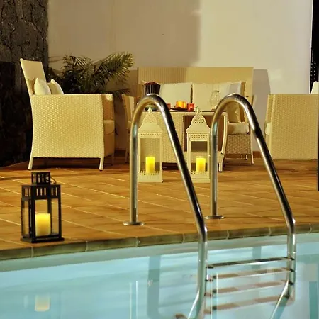 Playa Blanca Sleeps 6 Pool Wifi Willa